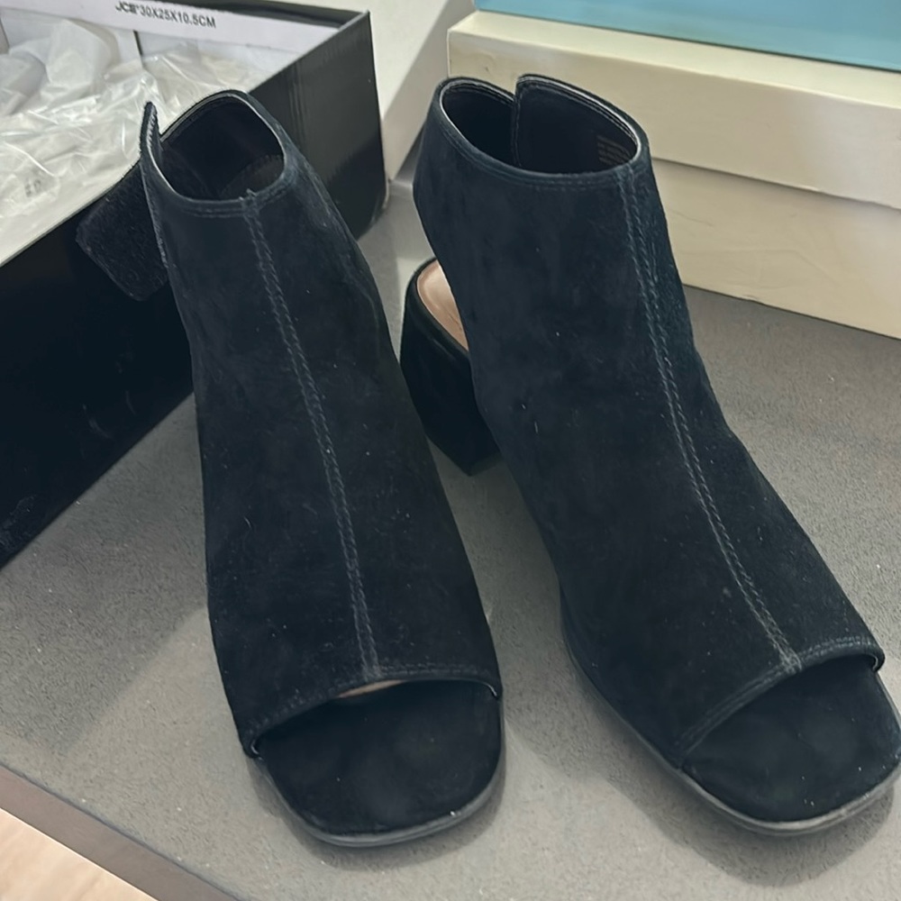 Blondo Maria black suede heeled shoes sz. 8.5